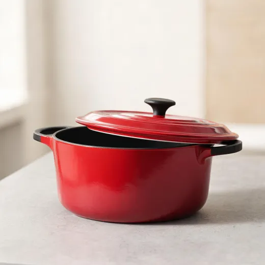 Round dutch oven in cerise enamel